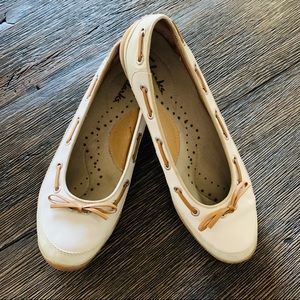 CLARKS WOMENS MOCCASIN